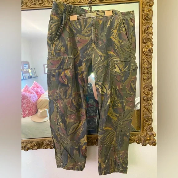 Citizens of Humanity Camouflage Cargo Pants - Picture 1 of 3